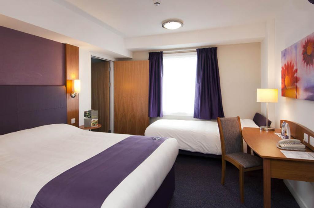 Premier Inn Manchester - Handforth Δωμάτιο φωτογραφία