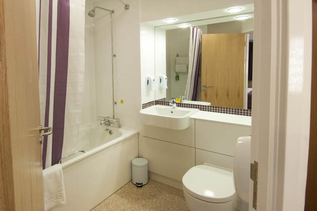 Premier Inn Manchester - Handforth Δωμάτιο φωτογραφία